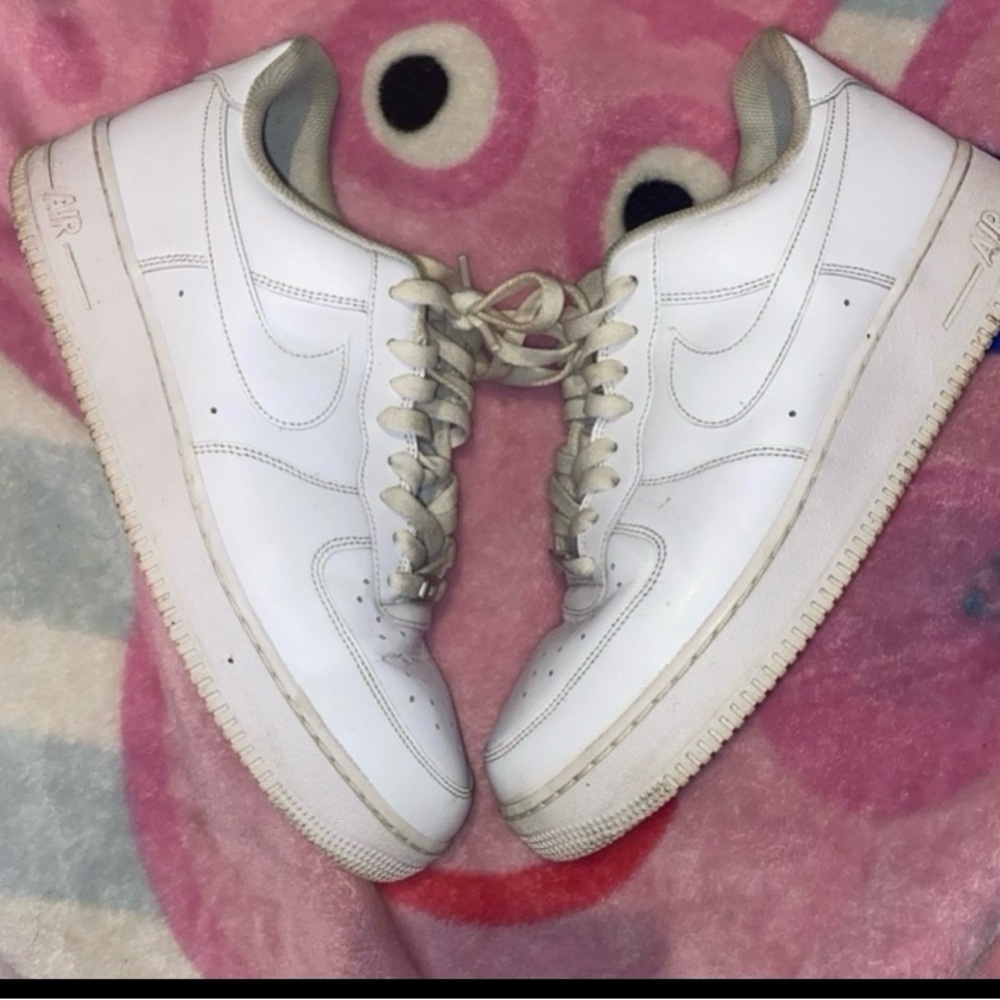 White Nike Air Force